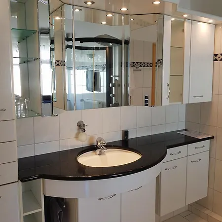 Schoene 120-qm-ferienwohnung - Sonnenterrasse - Stadtgrenze Luebeck Stockelsdorf
